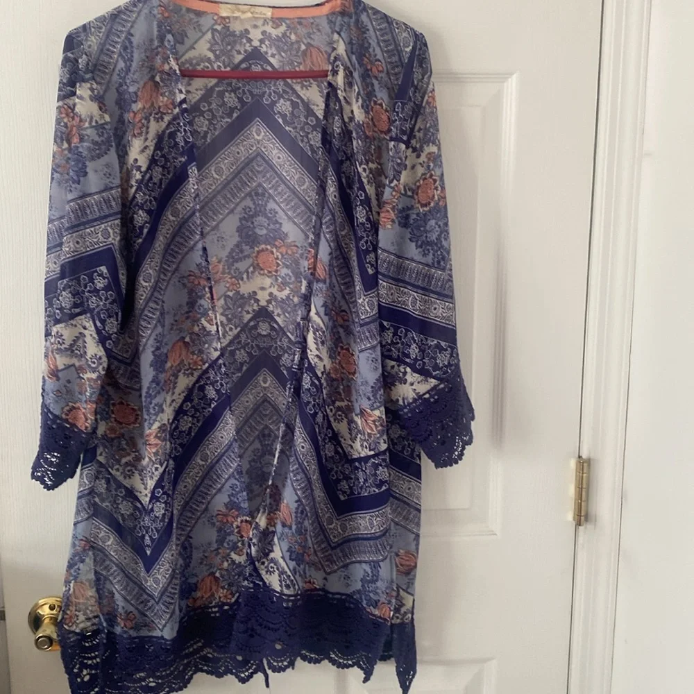 Floral blue open Kimono Cardigan-crochet lined bottom & 3/4 sleeves L ptp 23 in - Picture 4 of 10
